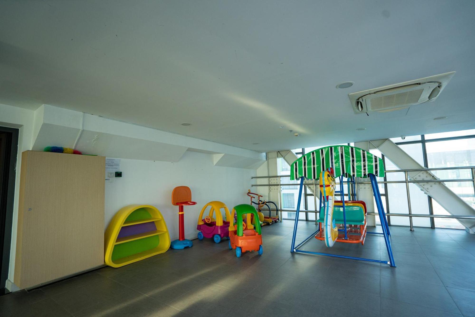 Airport - King Bed - Free Pool & Gym & Kids