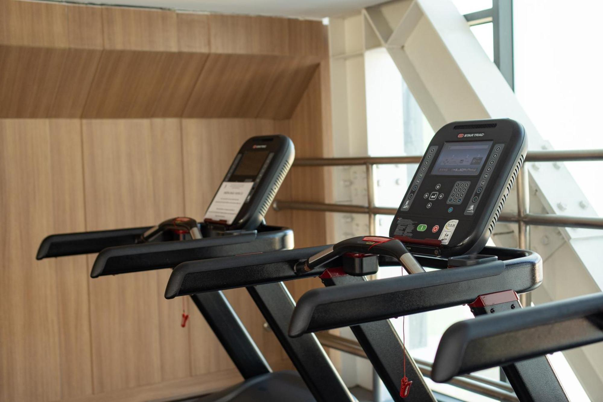 Airport - King Bed - Free Pool & Gym & Kids Apartment