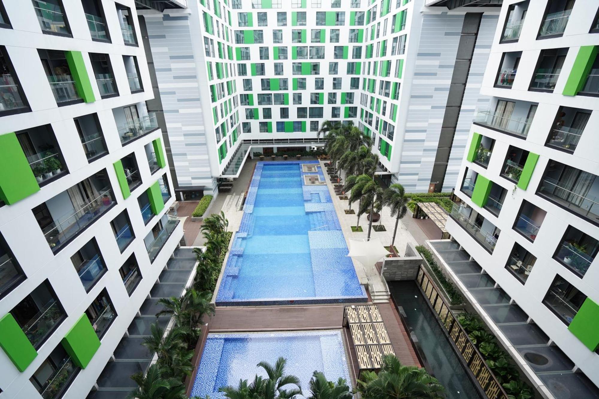 Airport - King Bed - Free Pool & Gym & Kids