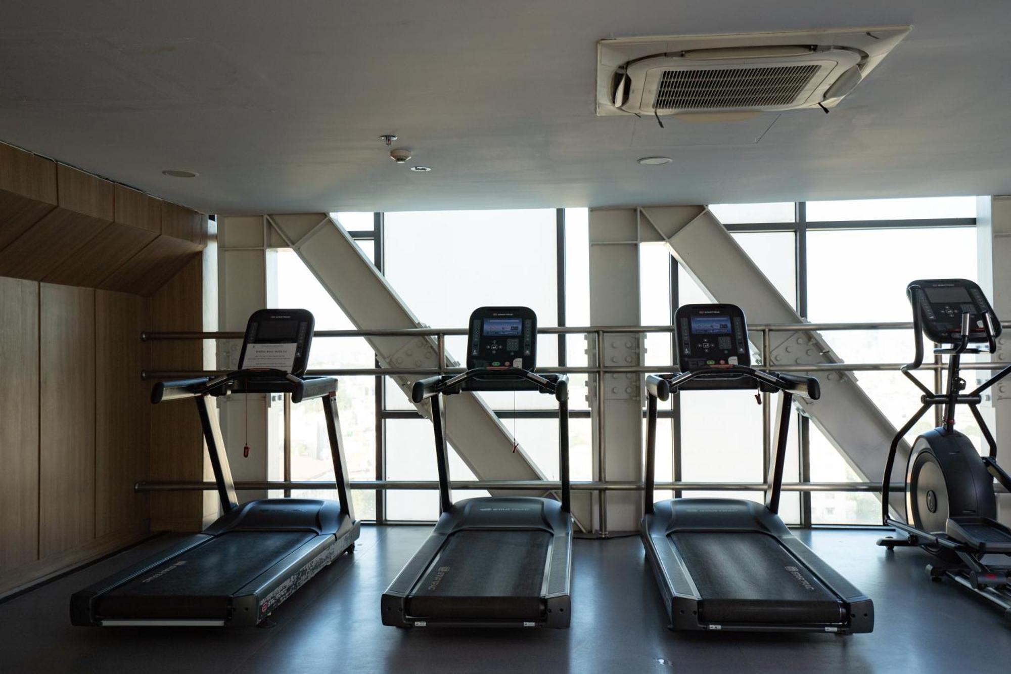 Apartment Airport - King Bed - Free Pool & Gym & Kids Ho Chi Minh City